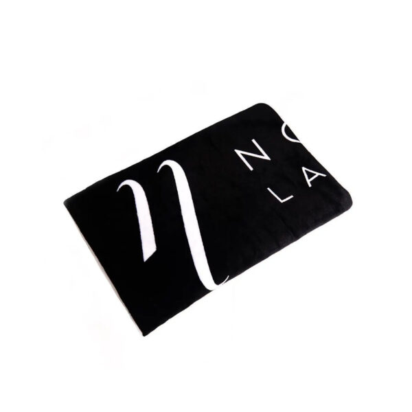 Ciepły Koc Noble Lashes z logo 180x100 cm – Miękki Koc Kosmetyczny