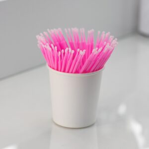 Mikroaplikatory Bezwłókienkowe 100szt. Microbrush Cylindryczne Różowe Moemi