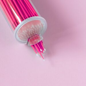 Mikroaplikatory Bezwłókienkowe 100szt. Microbrush Cylindryczne Ciemno Różowe Moemi