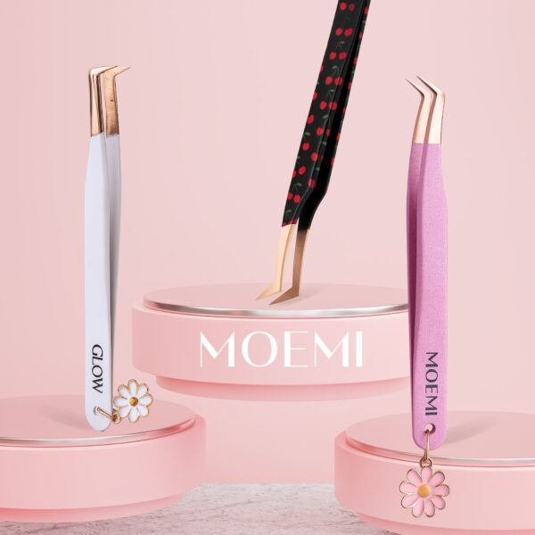 Slim Swan GLOW Moemi – różowa brokatowa pęseta do rzęs 75° z zawieszką